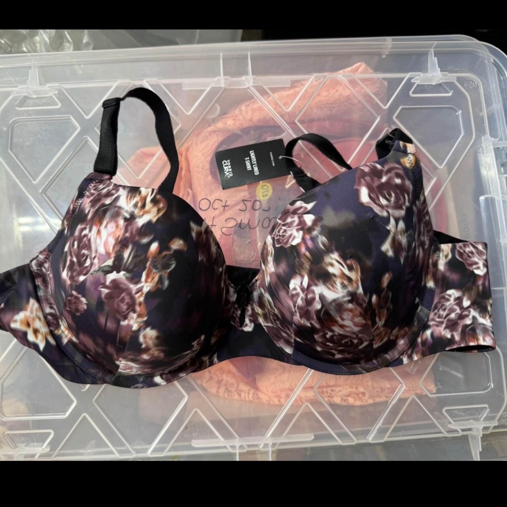 Torrid Lightly Lined T Shirt Bra 42B New with Tags